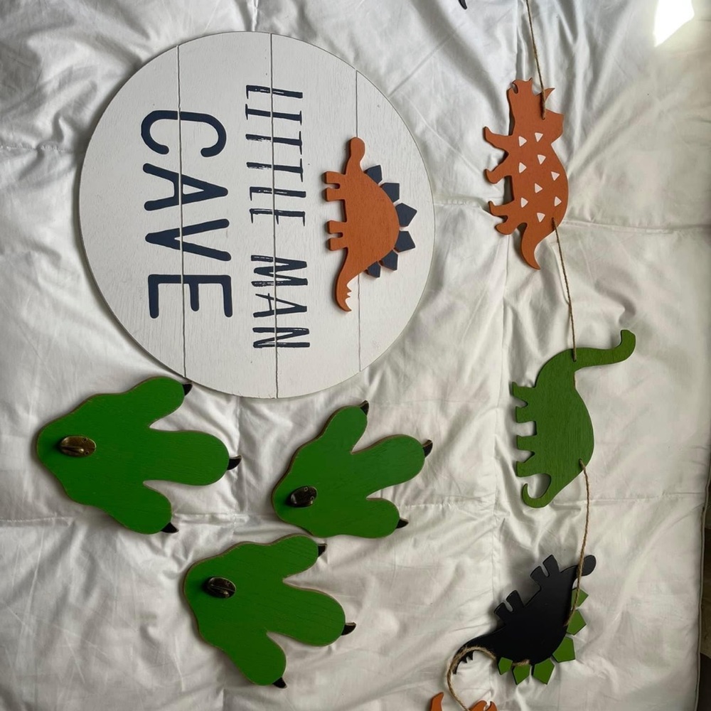 Dinosaur nursery decor